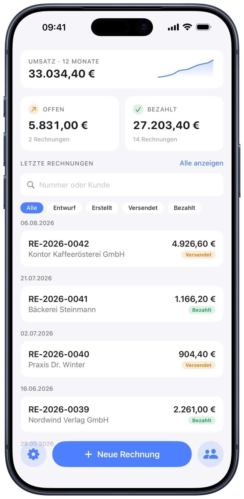 BillUp on iPhone: revenue over the last twelve months, outstanding and paid amounts and the most recent invoices